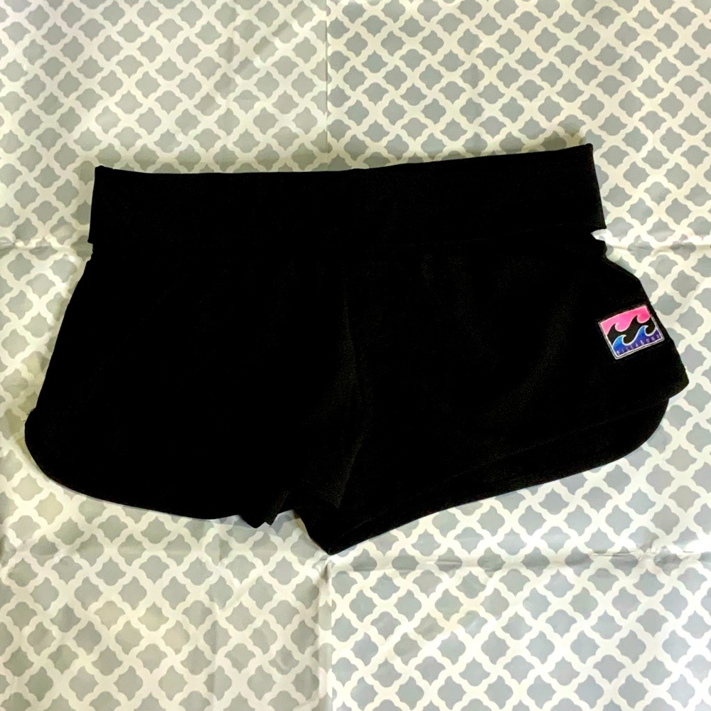 Billabong black shorts size L